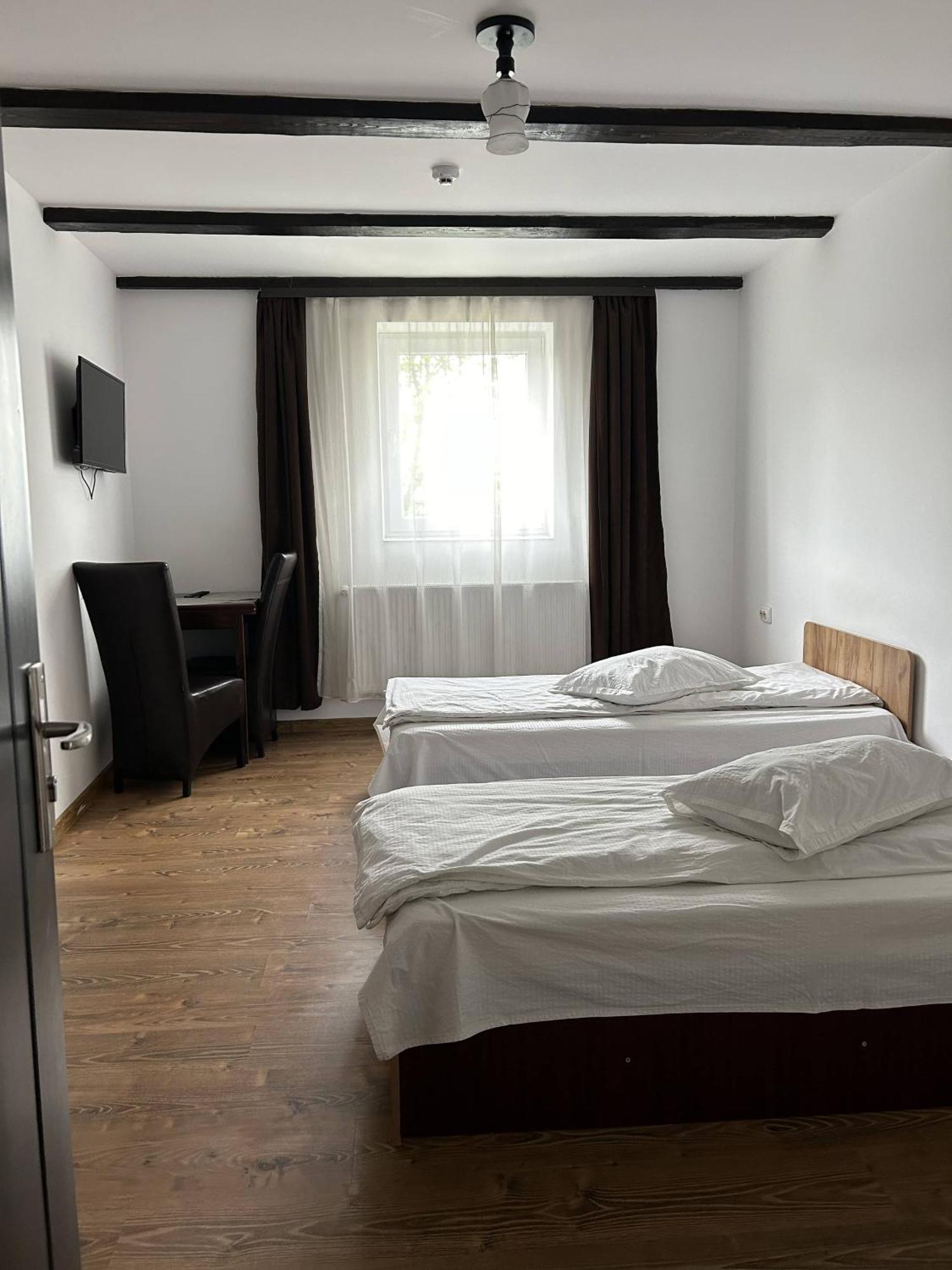 Hotel Intim Rădăuţi Exteriér fotografie