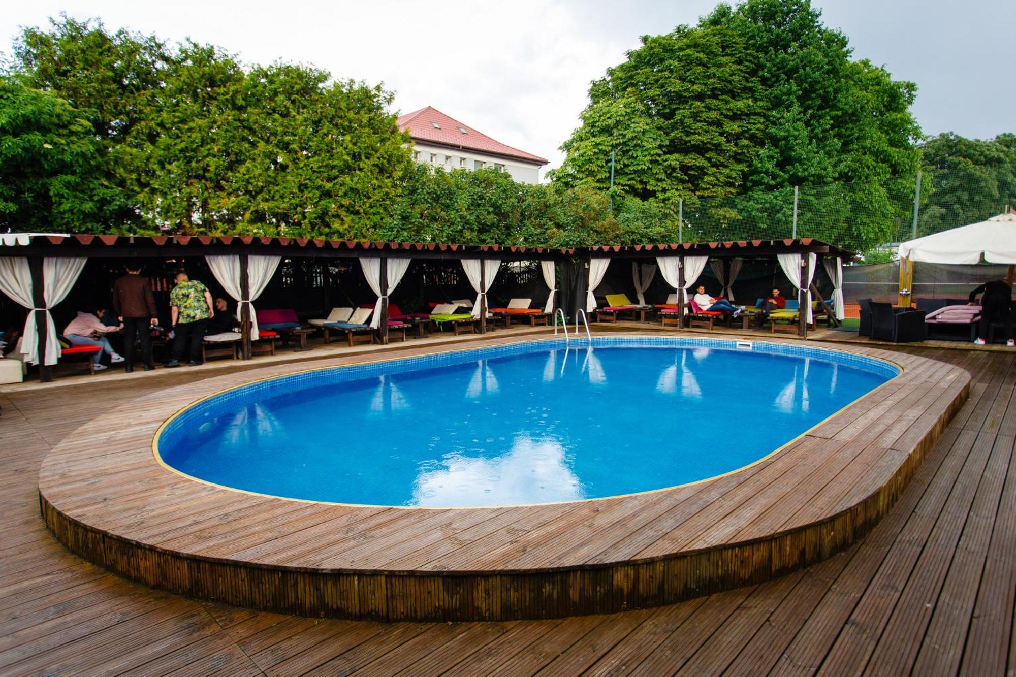 Hotel Intim Rădăuţi Exteriér fotografie
