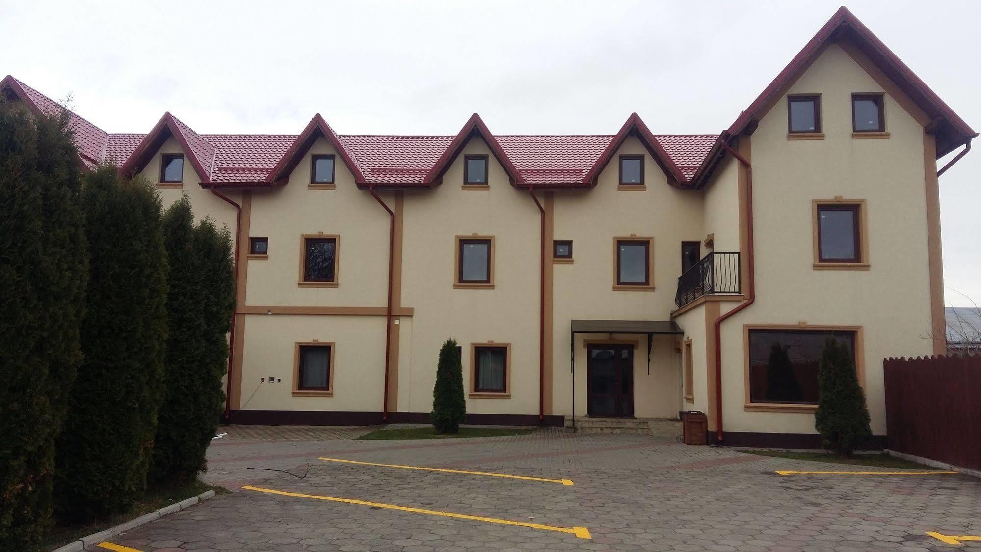 Hotel Intim Rădăuţi Exteriér fotografie