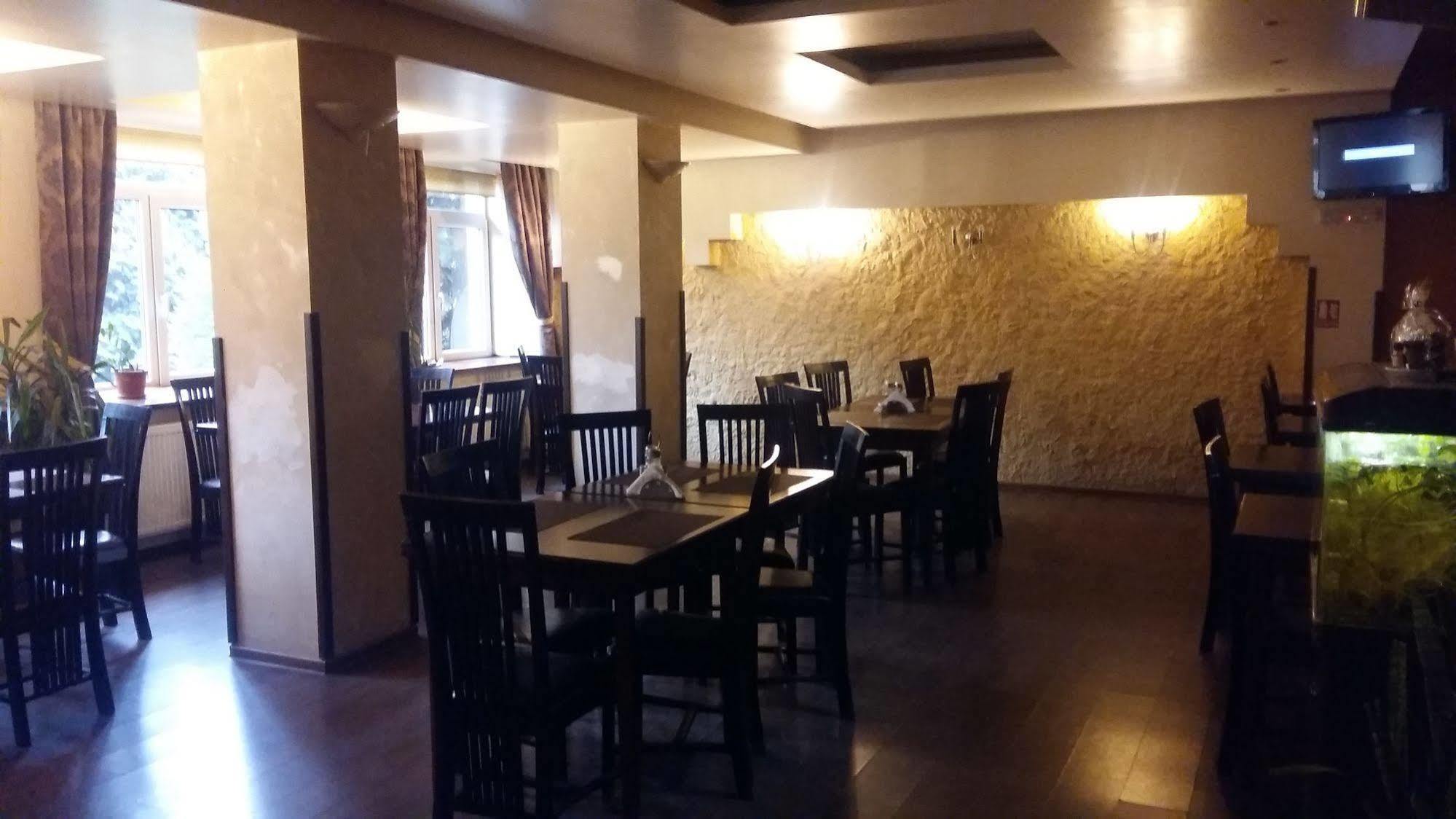 Hotel Intim Rădăuţi Exteriér fotografie
